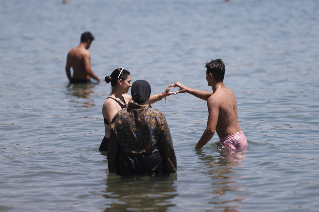 MUĞLA (AA) – Muğla'nın turistik ilçelerindeki sahillerde yerli ve yabancı