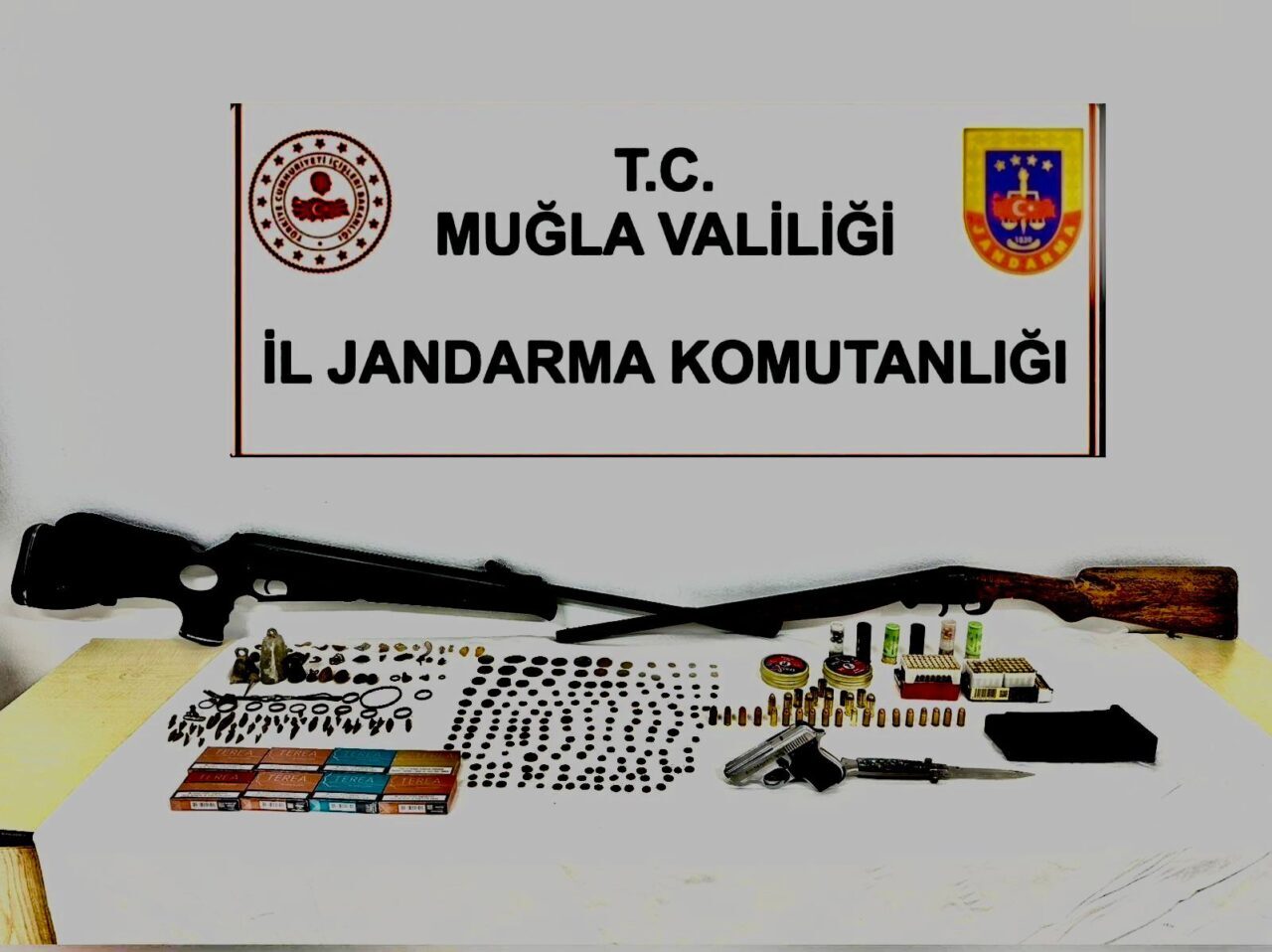 MUĞLA (AA) – Muğla'da tarihi eser kaçakçılığı operasyonunda 2 şüpheli