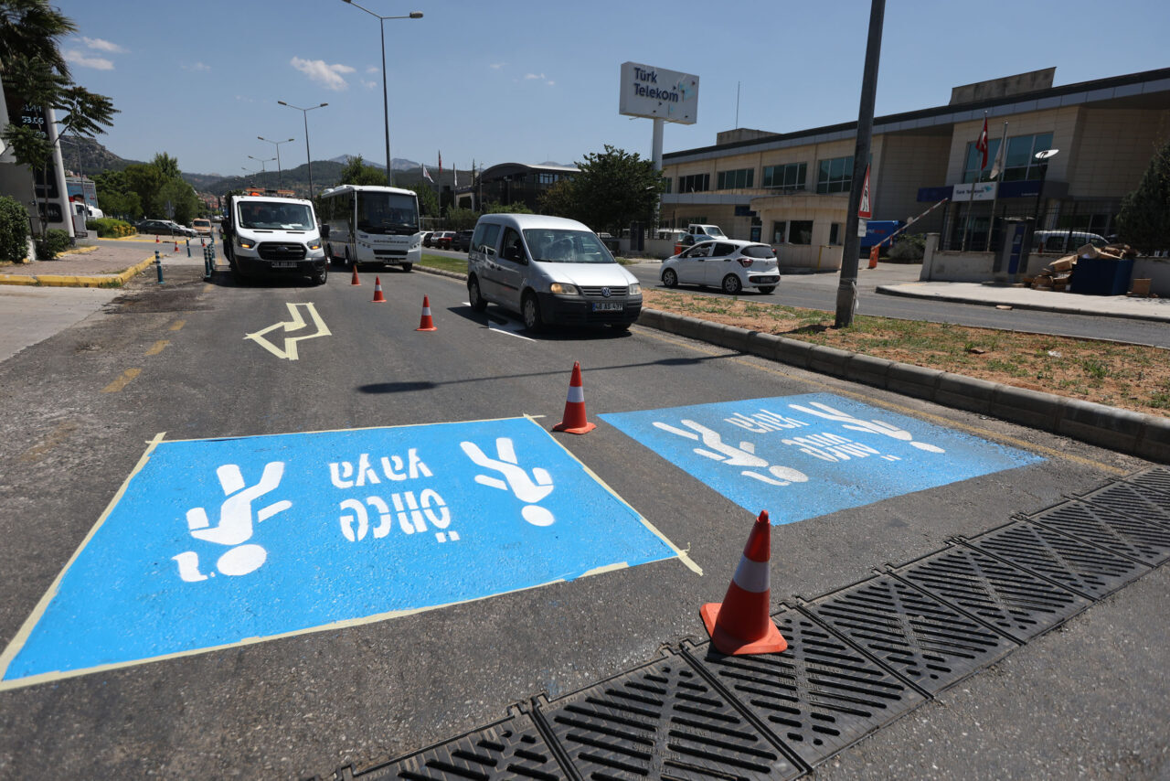 MUĞLA (AA) – Muğla'da, sürücü ve yayaların güvenliği için kapsamlı