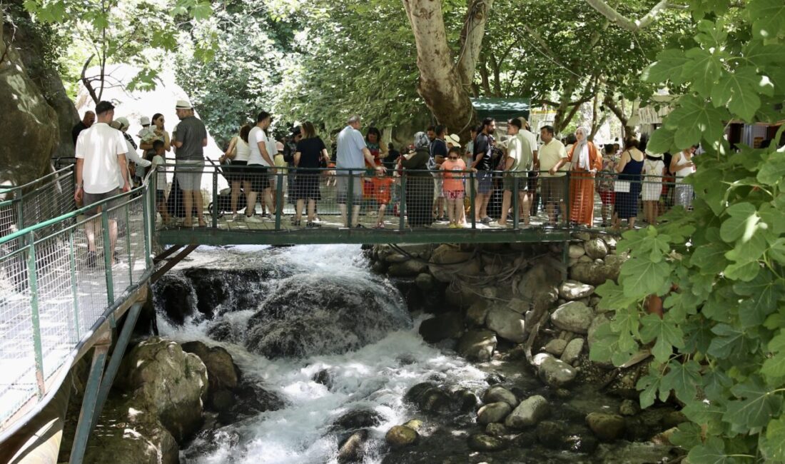 MUĞLA (AA) – Muğla'nın Seydikemer ilçesindeki Saklıkent Kanyonu'nda, Kurban Bayramı'nın