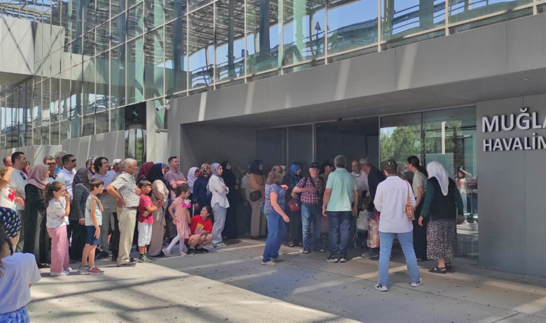 MUĞLA (AA) – Kutsal topraklardan yurda dönen Muğlalı hacı kafilesi,