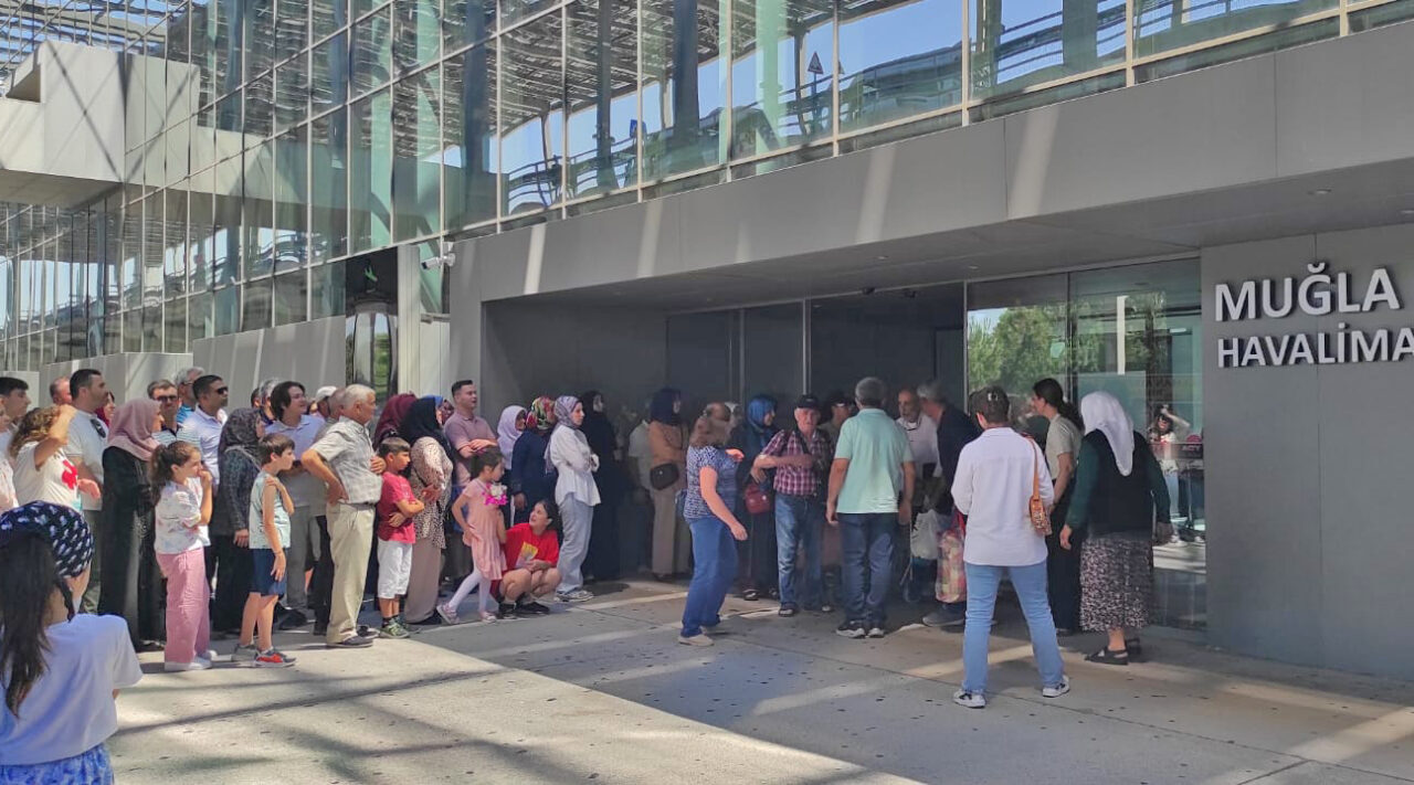 MUĞLA (AA) – Kutsal topraklardan yurda dönen Muğlalı hacı kafilesi,