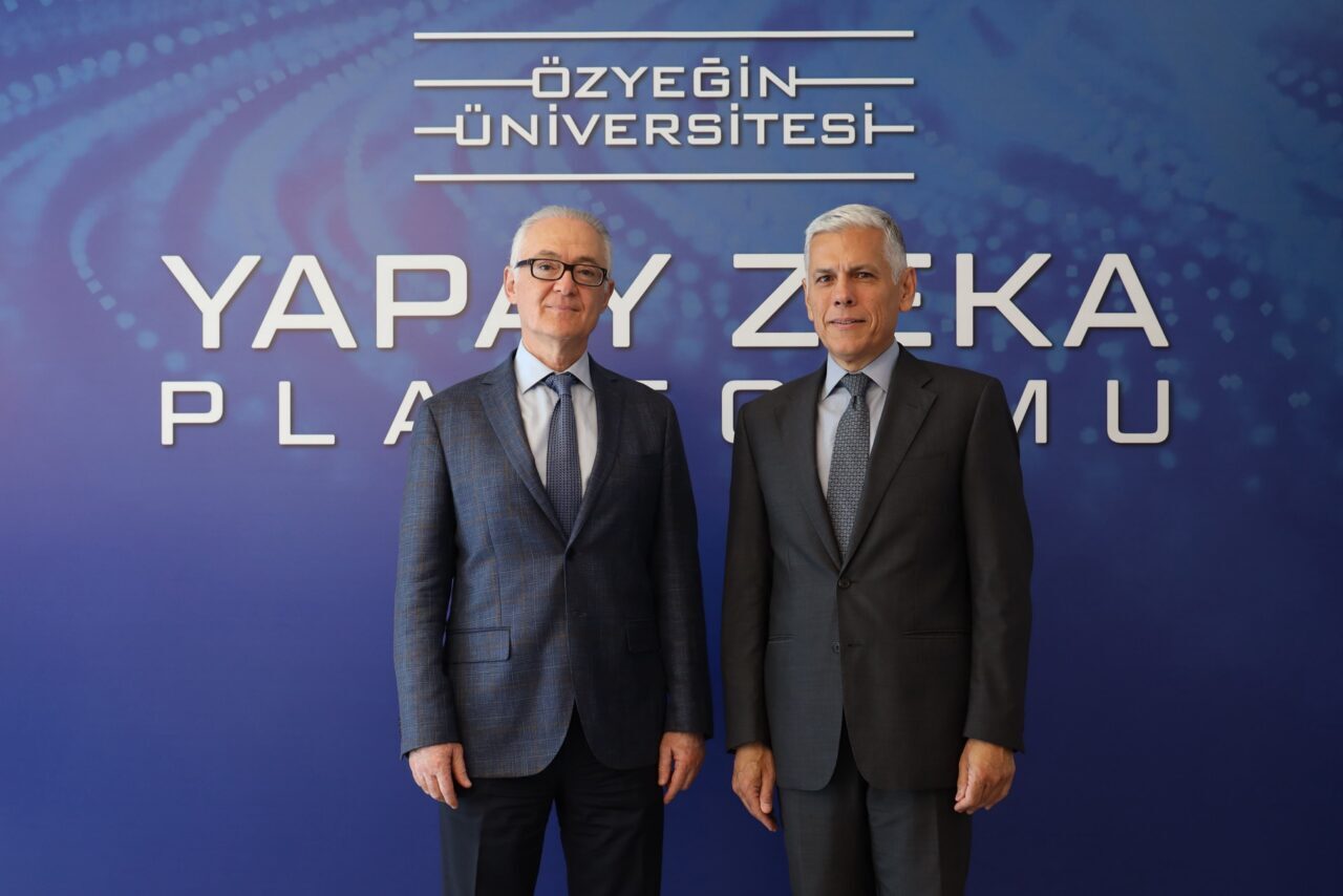 - Özyeğin Üniversitesi Rektörü Prof. Dr. Barış Tan:
- "Karşılıklı öğrenme,