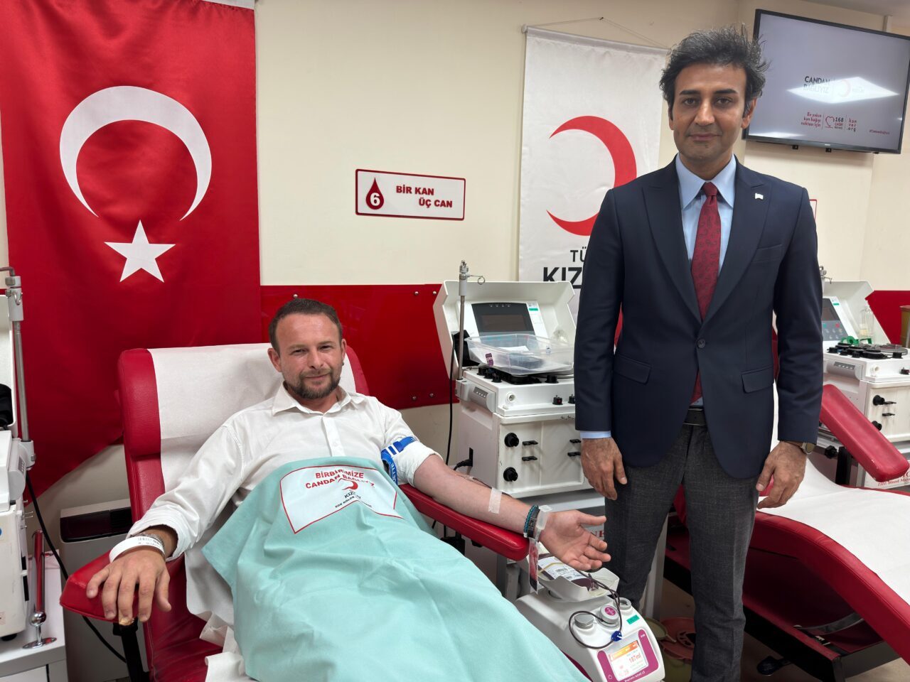 - İzmir'de rahatsızlanan annesine kan bulunamaması üzerine başladığı kan bağışında