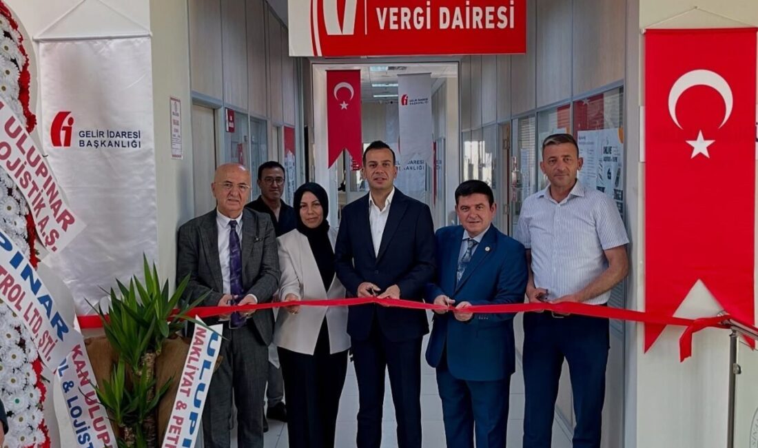 Afyonkarahisar’ın Sinanpaşa ilçesinde Vergi Dairesi törenle hizmete açıldı. Açılış töreni;