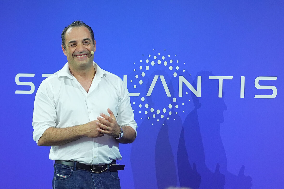 - Stellantis CEO'su Antonio Filosa:
- "Net hedefler ve karşılıklı güvene