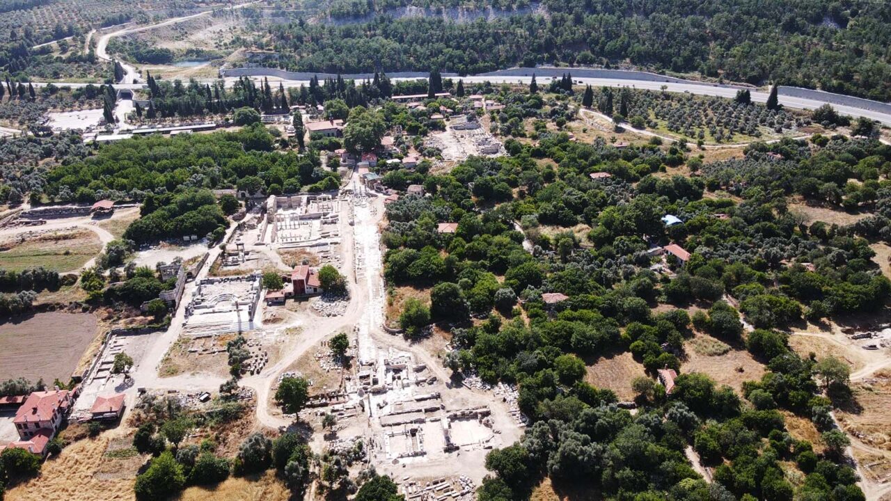 - Stratonikeia ve Lagina Kazı Heyeti Başkanı Prof. Dr. Bilal