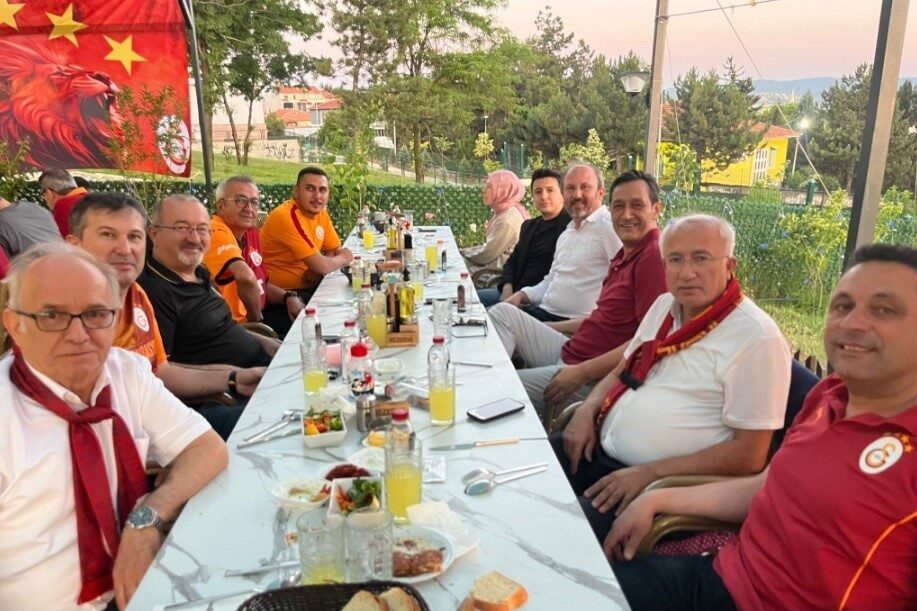 Kütahya’nın Tavşanlı ilçesinde Galatasaraylılar Derneği tarafından düzenlenen etkinlikle sarı-kırmızılıların Trendyol