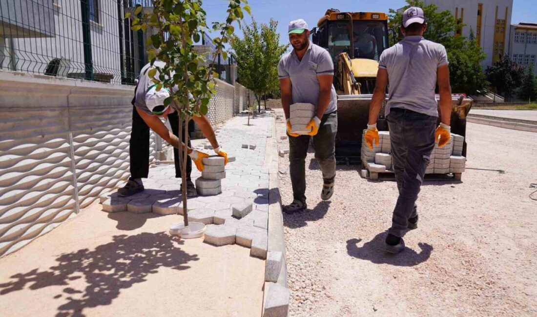Eskişehir’de yol ve kaldırım çalışmalarına devam eden Tepebaşı Belediyesi Fen