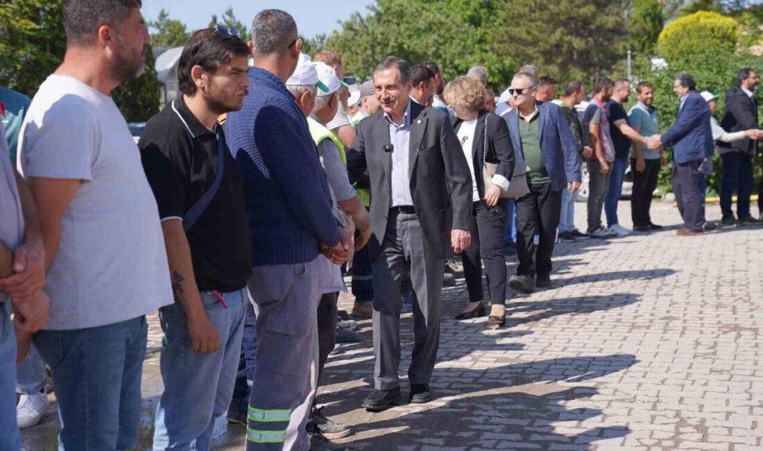 Tepebaşı Belediye Başkanı Dt. Ahmet Ataç, Kurban Bayramı öncesinde belediye