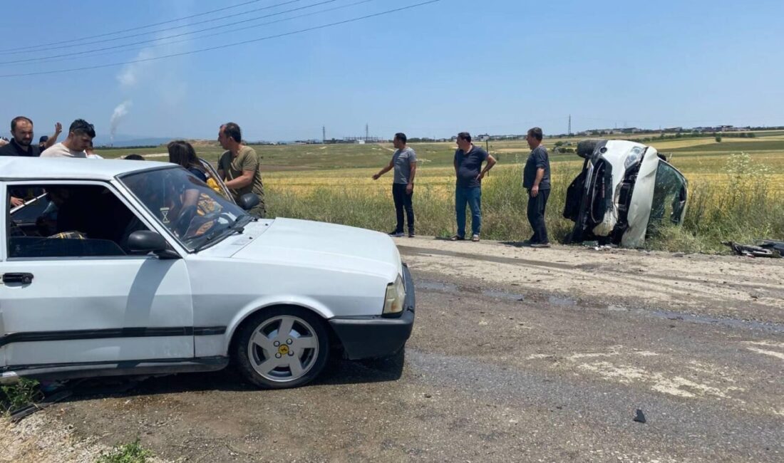 UŞAK (AA) – Uşak'ta otomobil ile cipin çarpıştığı kazada 5