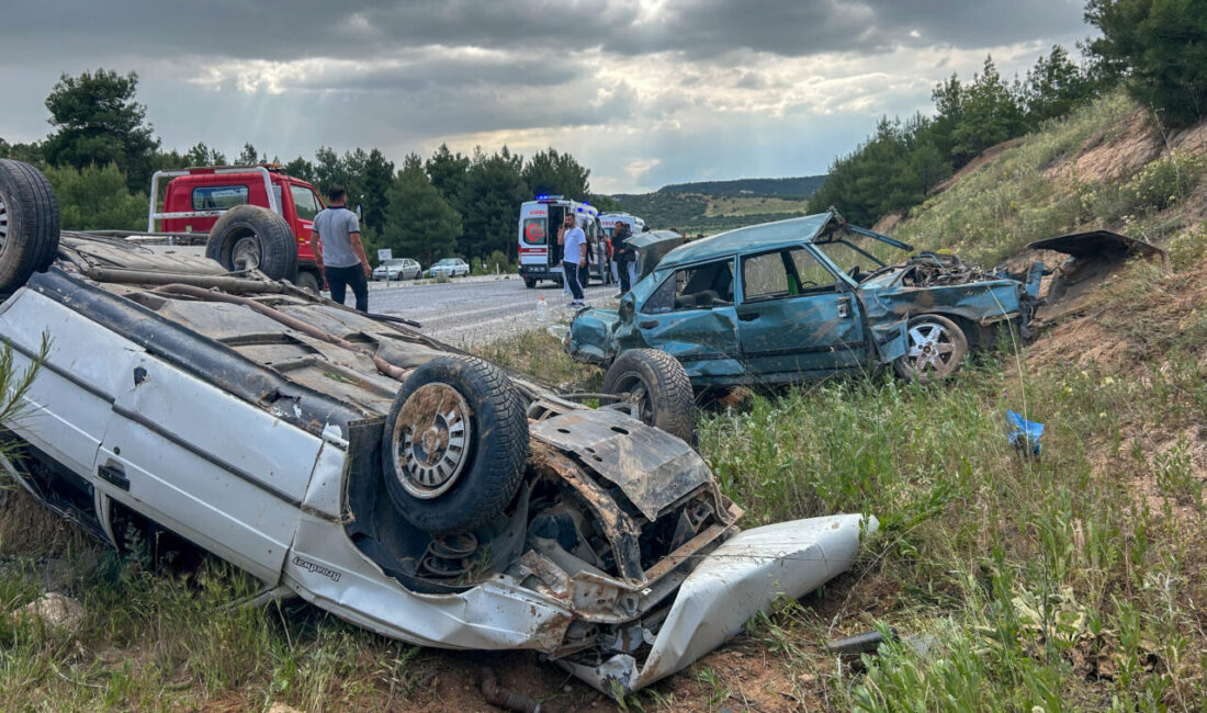 UŞAK (AA) – Uşak'ta iki otomobilin çarpışarak takla attığı kazada