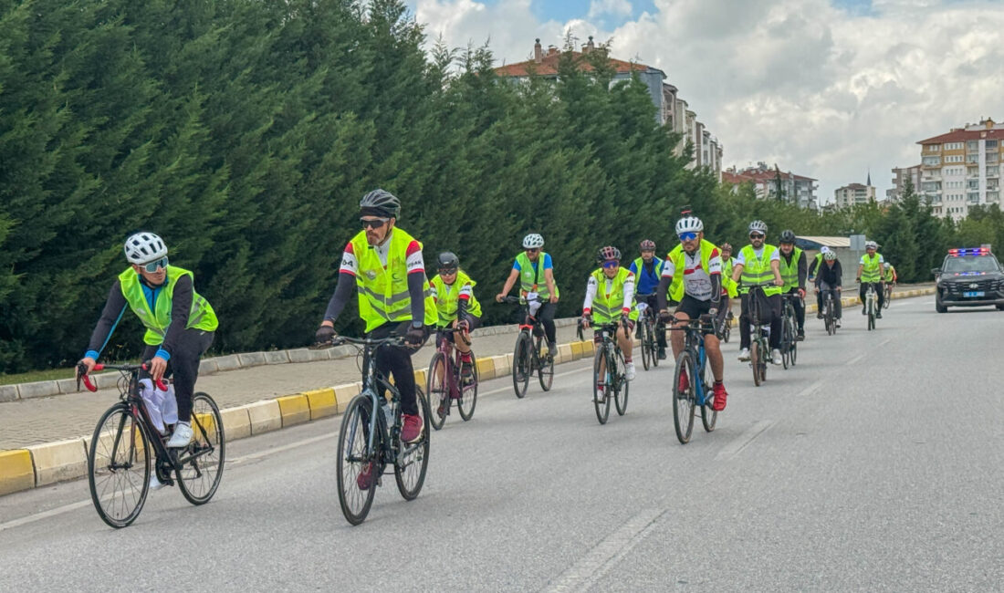 UŞAK (AA) – Uşak'ta, Yeşilay'ın "Sağlıklı yaşamın keyfini birlikte sürelim"