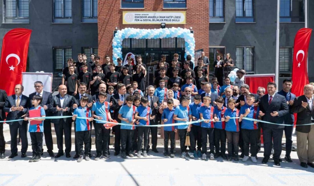 Eskişehir Valisi Hüseyin Aksoy, Eskişehir Anadolu İmam Hatip Lisesi’nin açılış