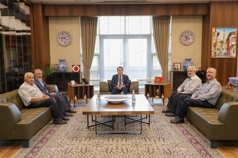 Kütahya Valisi Musa Işın, şehit yakınlarını makamında kabul etti. Ziyarete