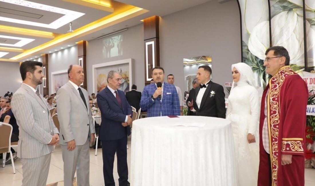 Kütahya Valisi Musa Işın, Saffet Tak ve Hatice Erdoğmuş çiftinin