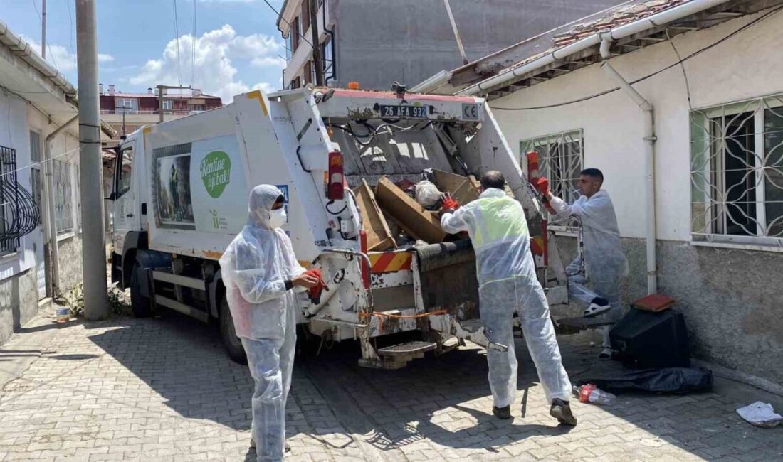 Eskişehir’de sahibi huzurevinde bulunan ve yaklaşık 2 yıldır temizlenmeyen evden