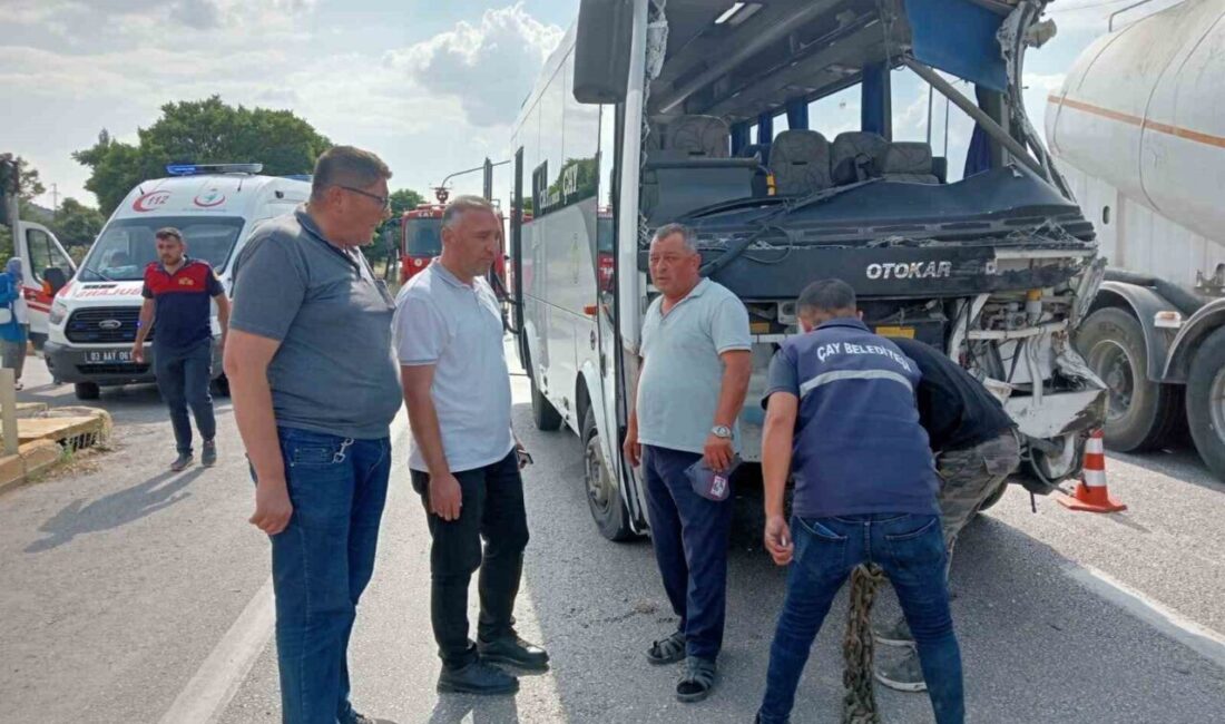 Afyonkarahisar’da midibüs ile kamyonun çarpıştığı kazada 7 kişi yaralandı. Kaza,
