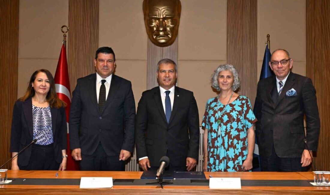 Anadolu Üniversitesi ile Kıbrıs Doğu Akdeniz Üniversitesi arasında iş birliği