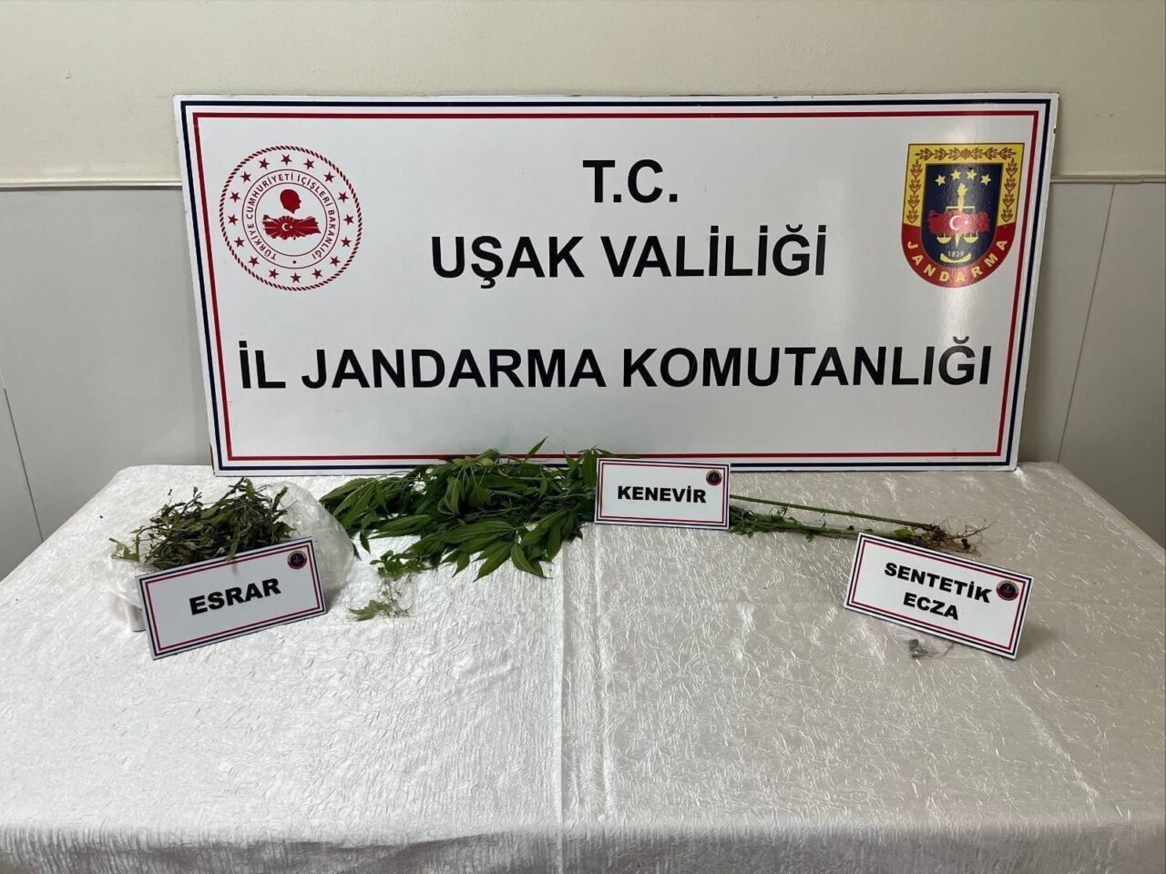 UŞAK (AA) – Uşak'ın Banaz ilçesinde düzenlenen uyuşturucu operasyonunda 1