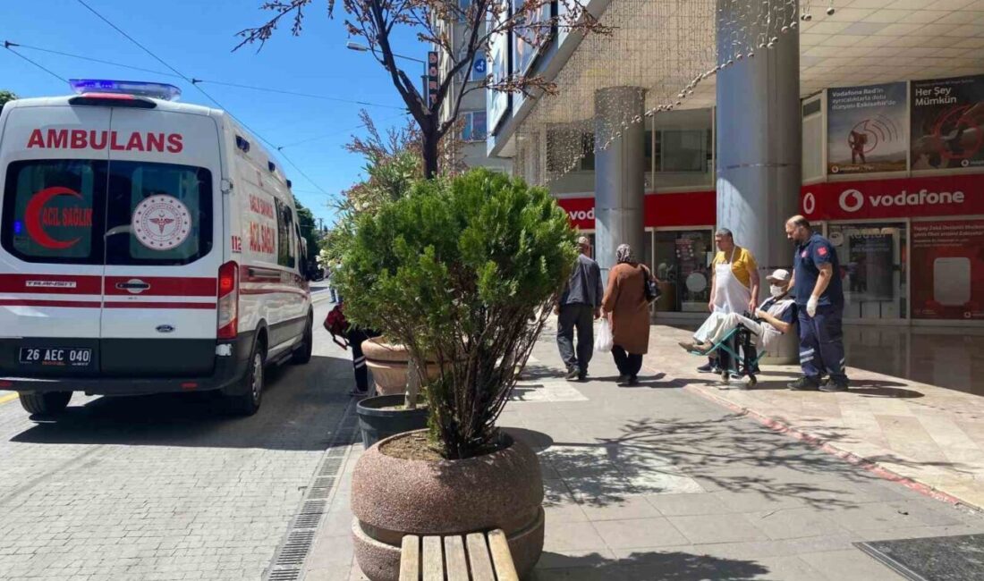 Eskişehir’de yolda yürürken bir anda baygınlık geçirip yere yığılan yaşlı