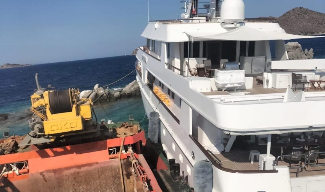 MUĞLA (AA) – Muğla'nın Bodrum ilçesi açıklarında kayalıklara çarpan motoryatın