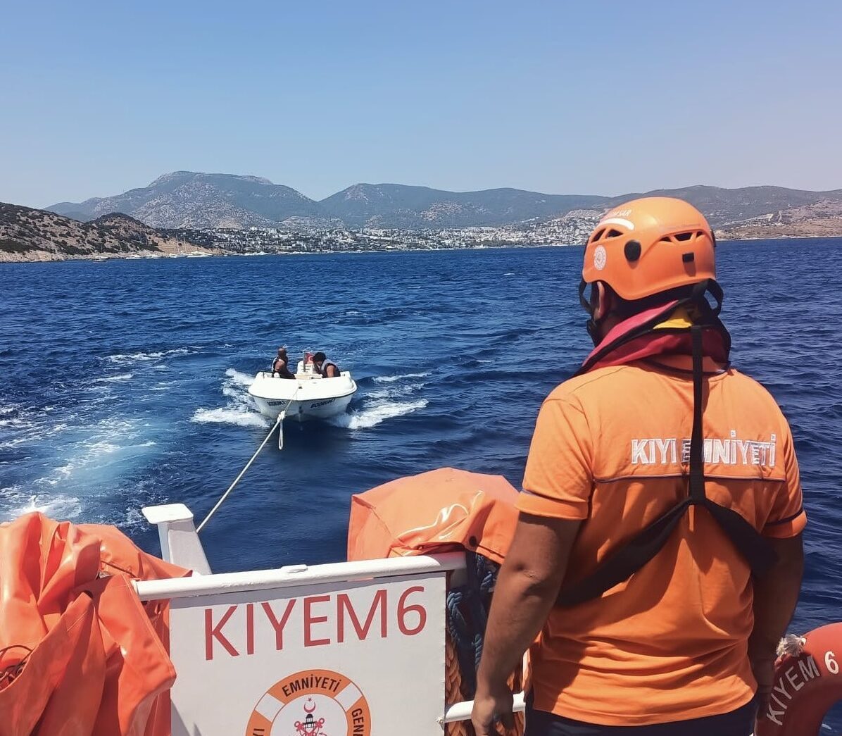 MUĞLA (AA) – Muğla'nın Bodrum ilçesi açıklarında sürüklenen 2 teknedeki