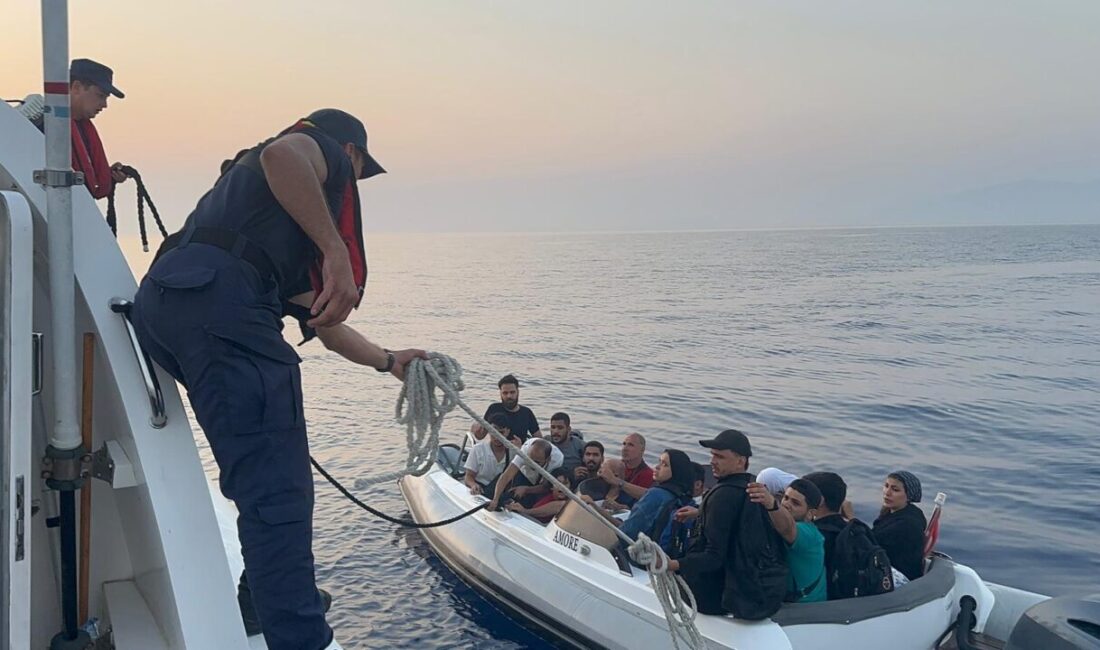 MUĞLA (AA) – Muğla'nın Bodrum ilçesi açıklarında sürüklenen lastik bottaki