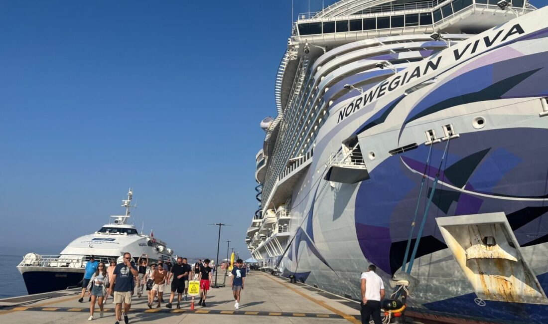 MUĞLA (AA) – Muğla'nın Bodrum ilçesine "Norwegian Viva" isimli kruvaziyer