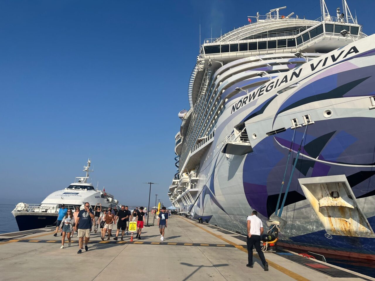 MUĞLA (AA) – Muğla'nın Bodrum ilçesine "Norwegian Viva" isimli kruvaziyer