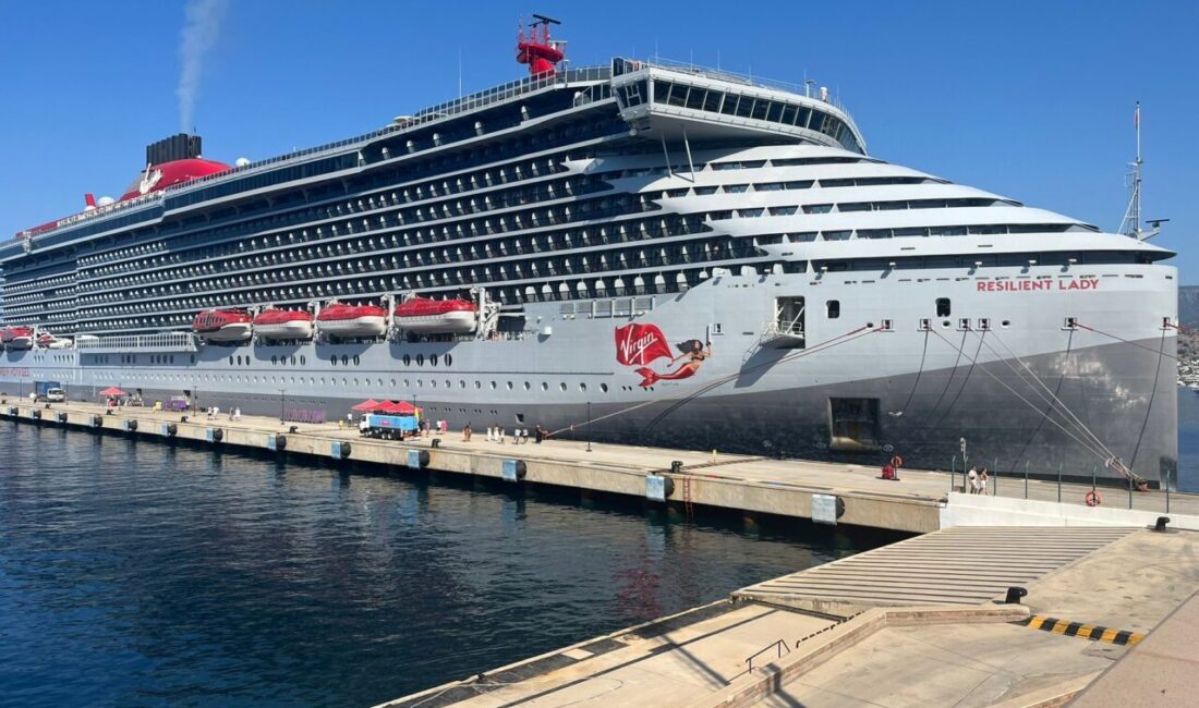 MUĞLA (AA) – Bahamalar bayraklı "Resilient Lady" kruvaziyeri, 2 bin
