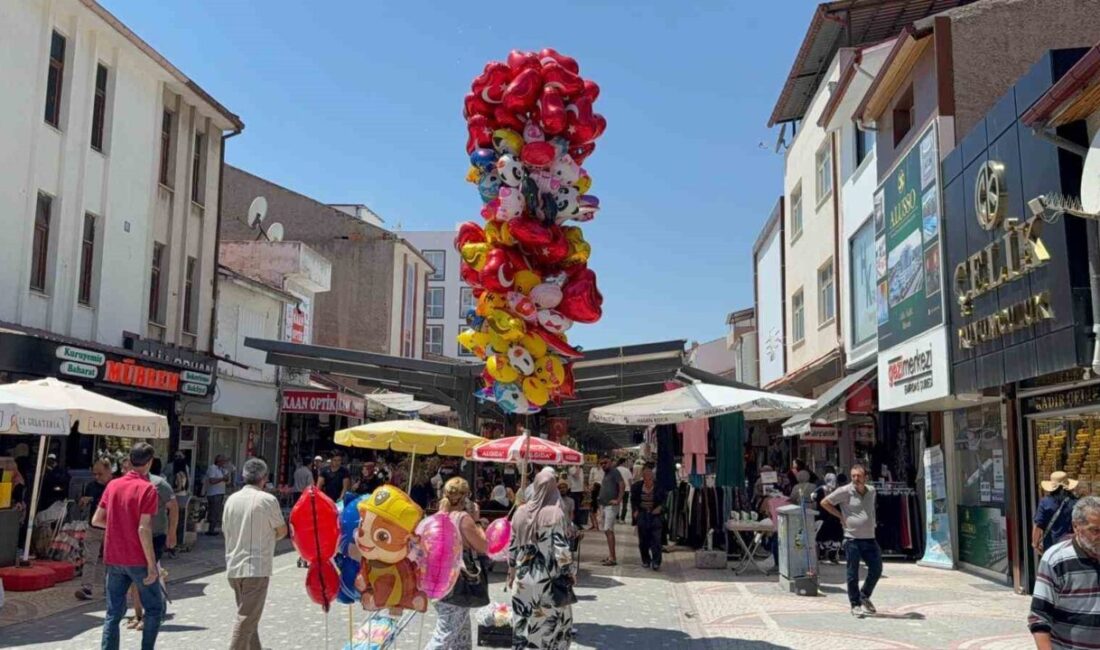 Afyonkarahisar’ın Emirdağ ilçesinde yaklaşık 45 bin olan nüfus, yaz tatilinde