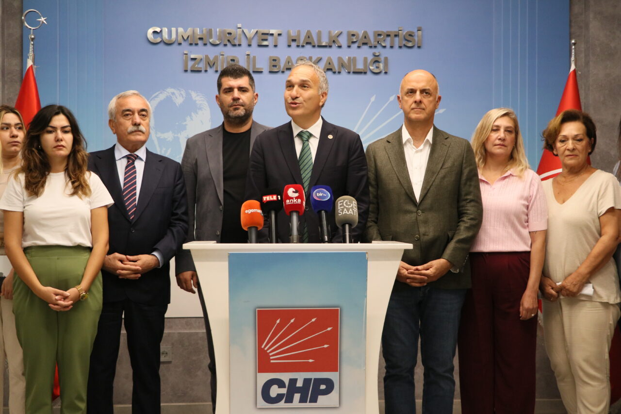 - " (İzmir Büyükşehir Belediyesine yönelik yolsuzluk soruşturmaları) İzmir'de iddianamenin