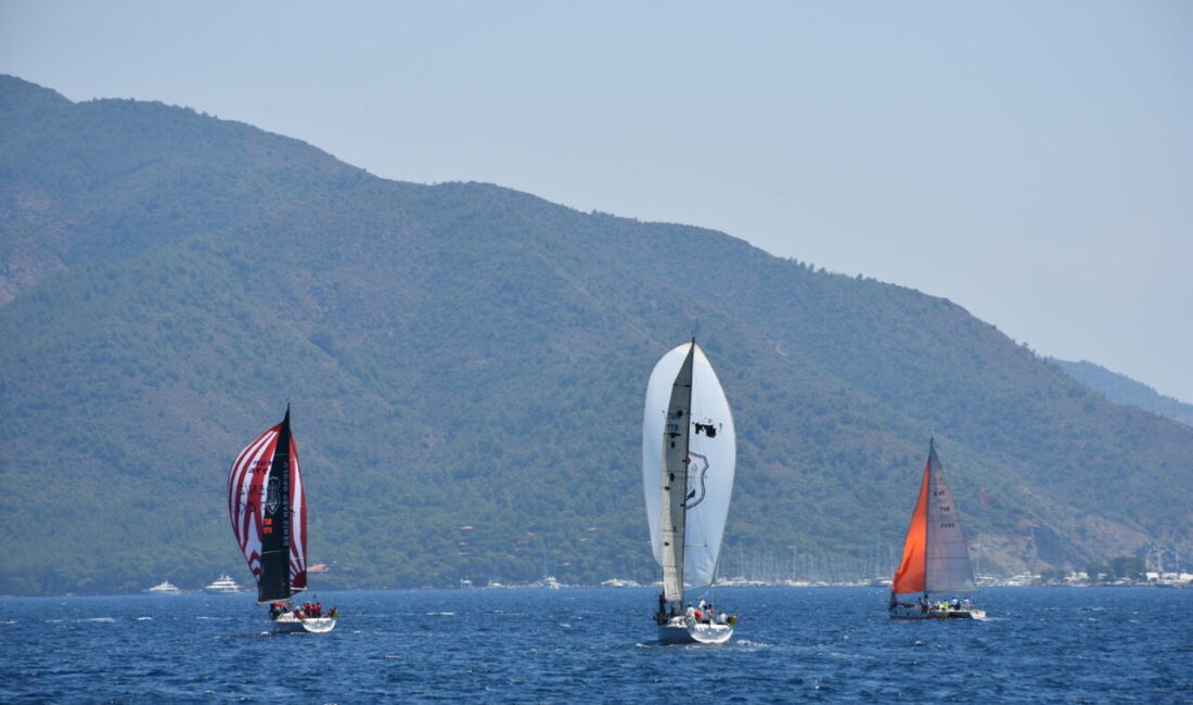 - Marmaris Körfezi'nde yarışa başlayan yelkenciler, 4 gün sürecek etapta