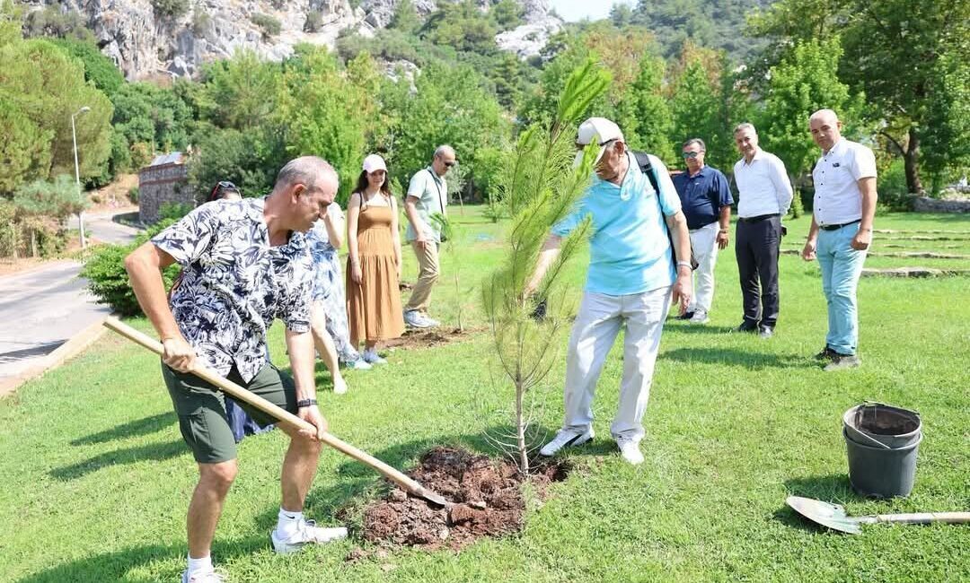 MUĞLA (AA) – Muğla'nın Datça ilçesinde "Doğa Dede" olarak tanınan
