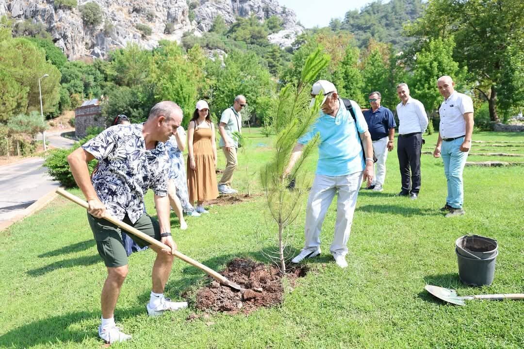 MUĞLA (AA) – Muğla'nın Datça ilçesinde "Doğa Dede" olarak tanınan