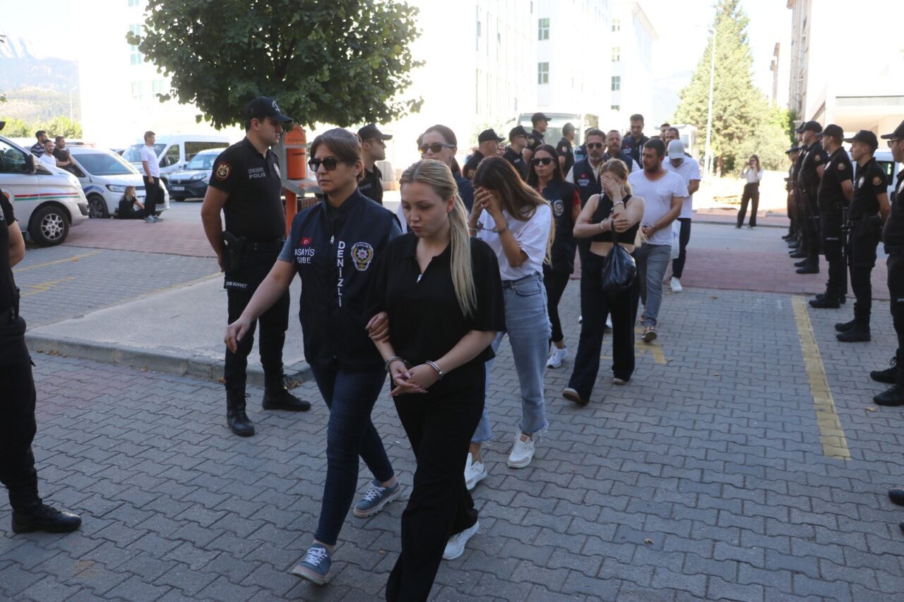 DENİZLİ (AA) – Denizli merkezli 6 ilde, internetteki eskort siteleri