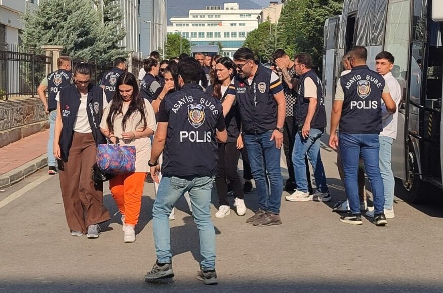 - Operasyon kapsamında tutuklu sayısı 26'ya ulaştı