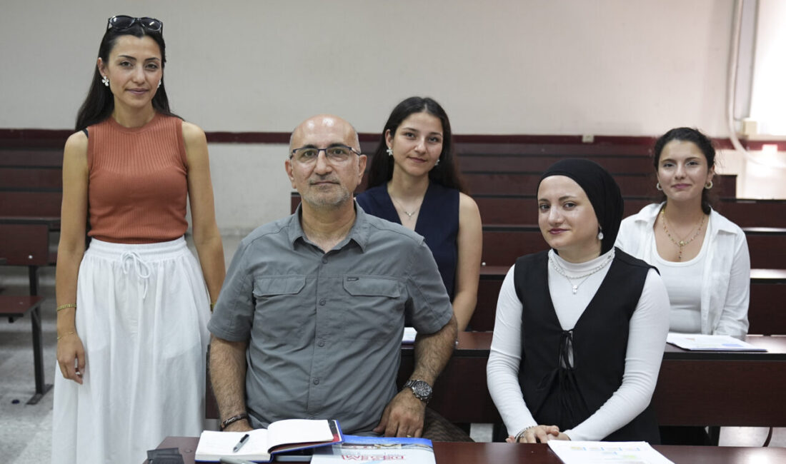 - İzmir'de yaşayan emekli Albay Hakan Bayrı, askerlik gibi zorlu