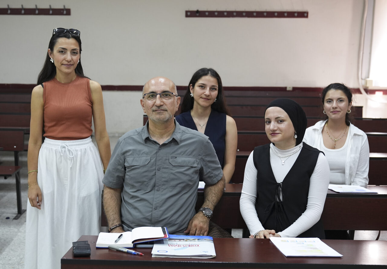 - İzmir'de yaşayan emekli Albay Hakan Bayrı, askerlik gibi zorlu