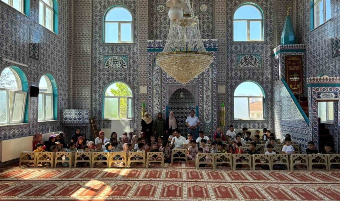 Afyonkarahisar’ın Emirdağ ilçesinde çocuklara yönelik yaz Kur’an kursu başlatıldı. Kursların