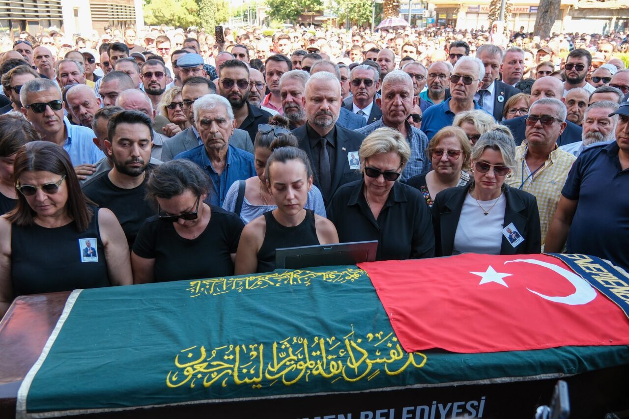İZMİR (AA) – Foça ilçesinde dün geçirdiği kalp krizi sonucu