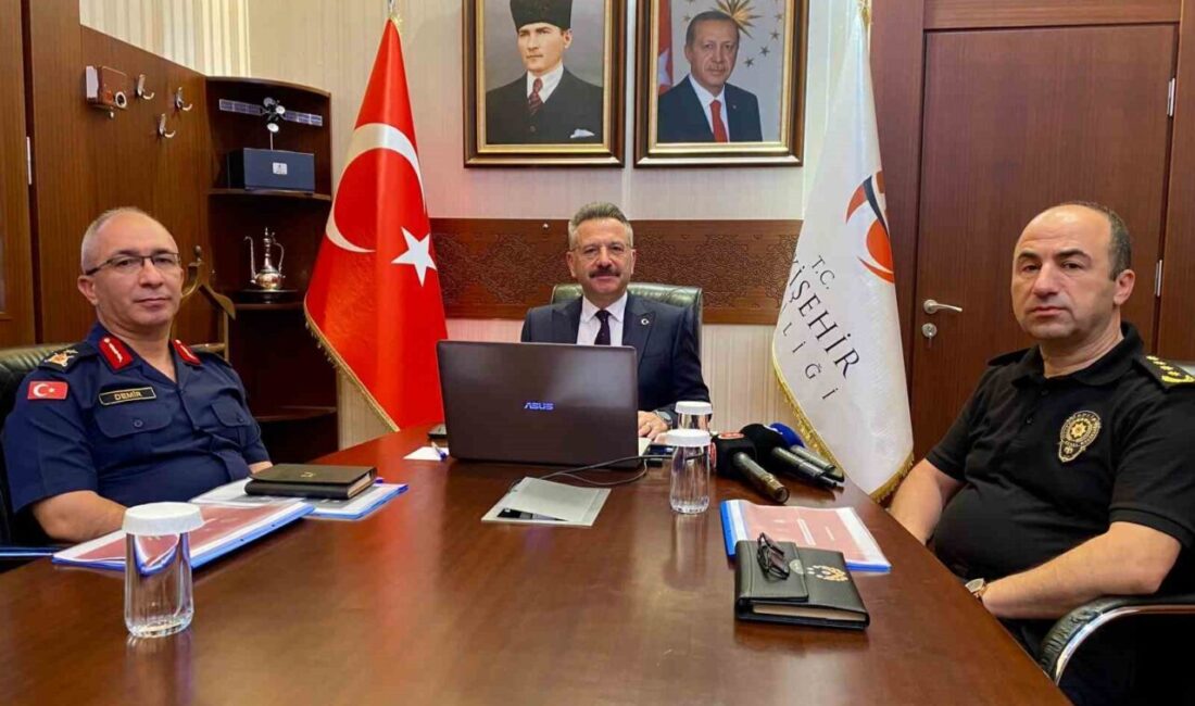Güvenlik Bilgilendirme Toplantısı’nda konuşan Eskişehir Valisi Hüseyin Aksoy, Eskişehir’de kişilere