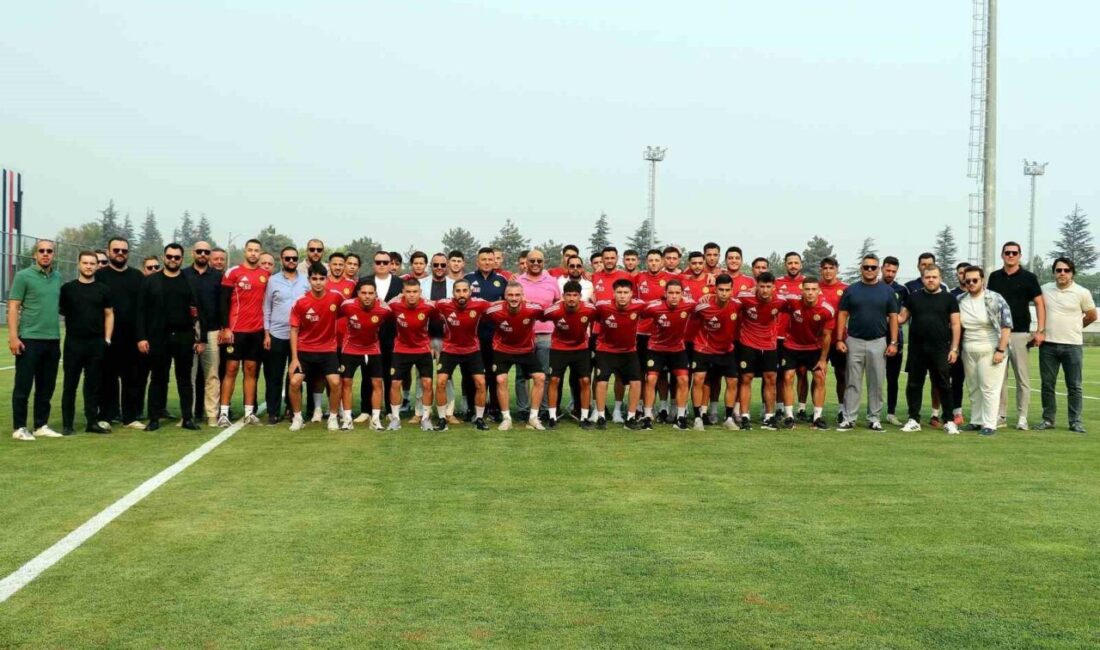 Türkiye Futbol Federasyonu (TFF) 3. Lig ekibinden Eskişehirspor, yeni kadrosuyla