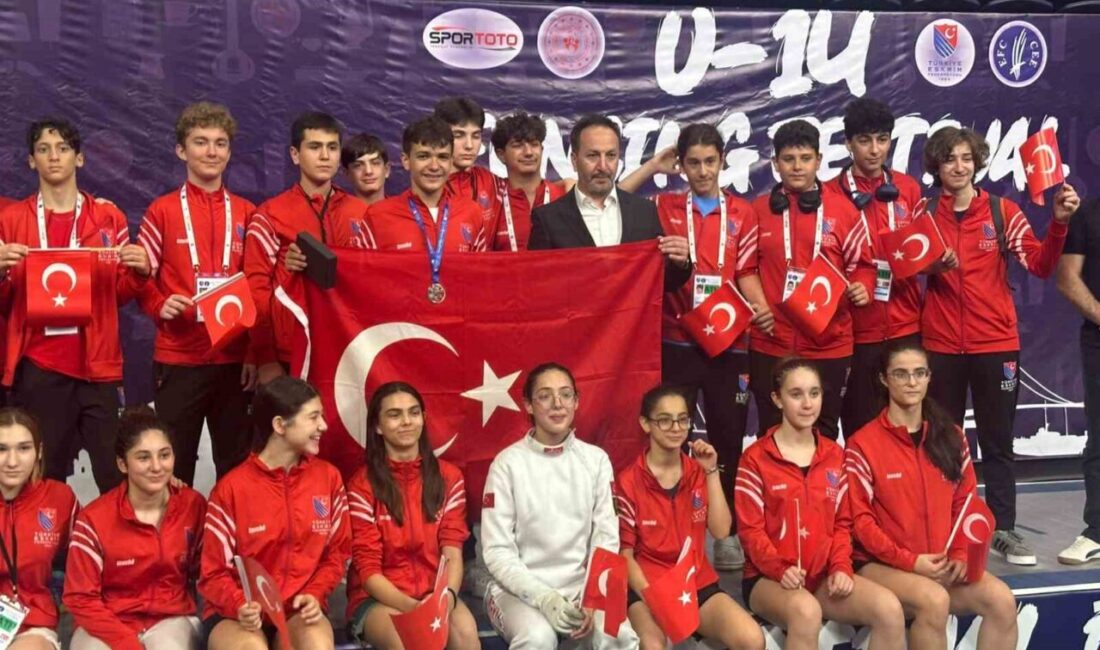 Eskişehir’den 11 ülkenin katılımıyla düzenlenen U14 Eskrim Festivali’ne katılan sporcu