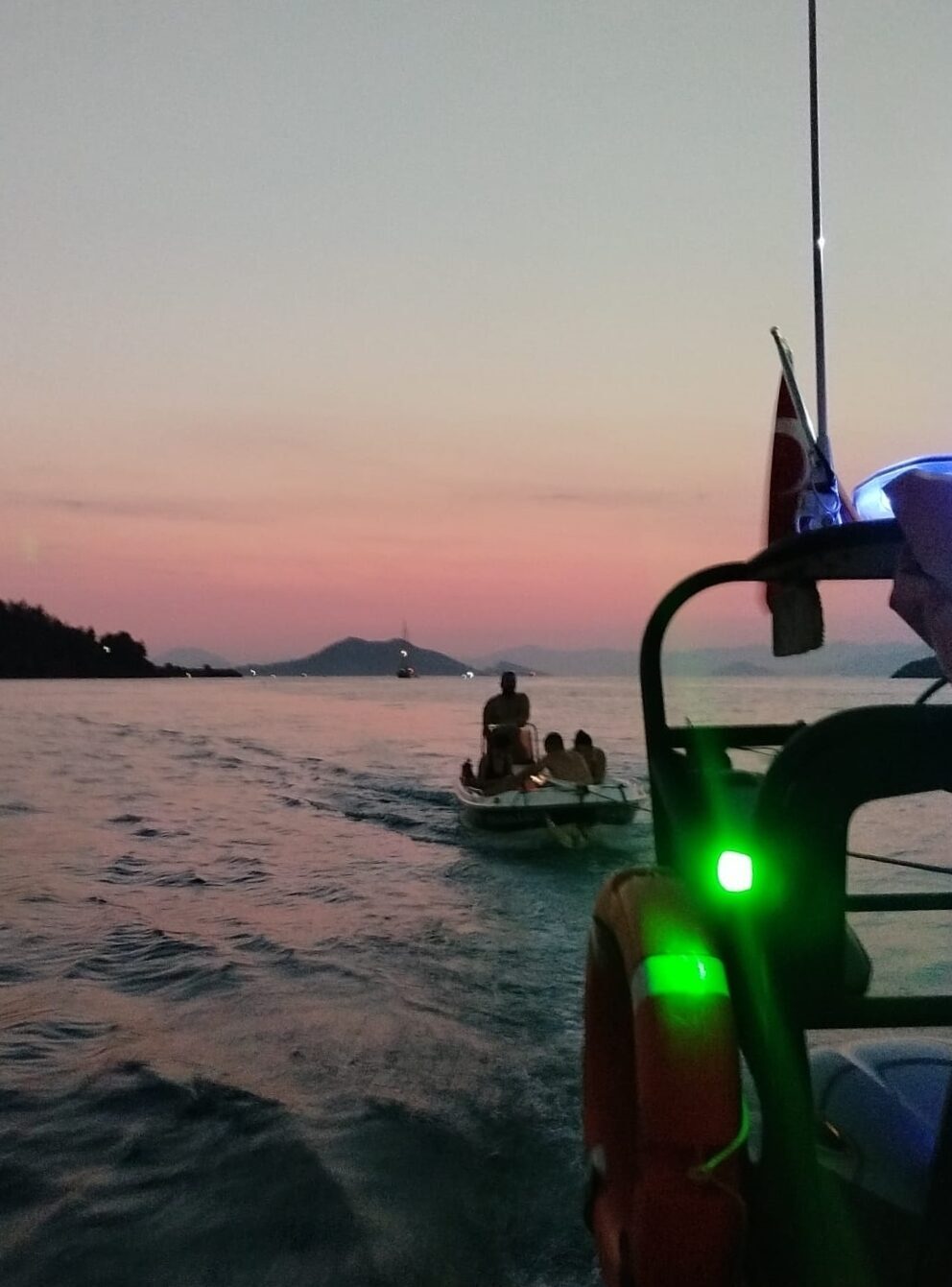 MUĞLA (AA) – Muğla'nın Fethiye ilçesi açıklarında sürüklenen teknedeki 4