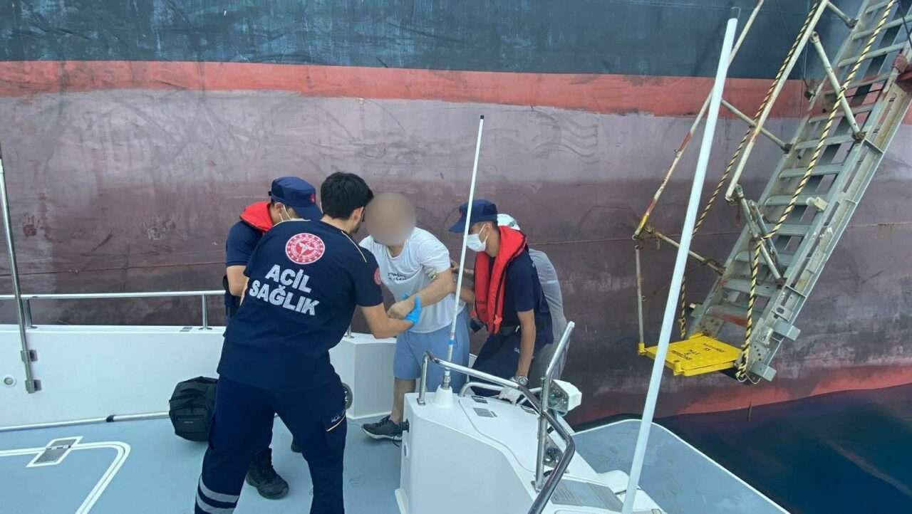 MUĞLA (AA) – Muğla'nın Fethiye ilçesi açıklarında ticari gemide rahatsızlanan