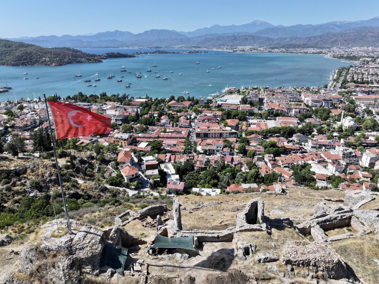 - Fethiye Kalesi Kazısı Bilimsel Sorumlusu Prof. Dr. Kadir Pektaş:
-