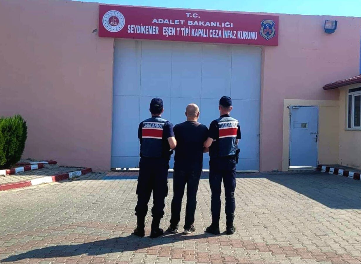 MUĞLA (AA) – Muğla'nın Fethiye ilçesinde, hakkında 12 yıl 8