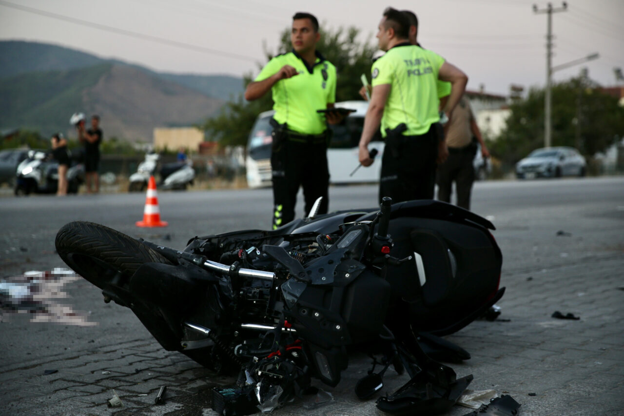 - Kaza anı bir iş yerinin güvenlik kamerasına yansıdı